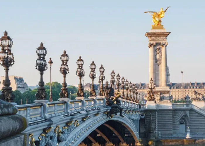 Joie Paris Tour Eiffel - Rue Cler